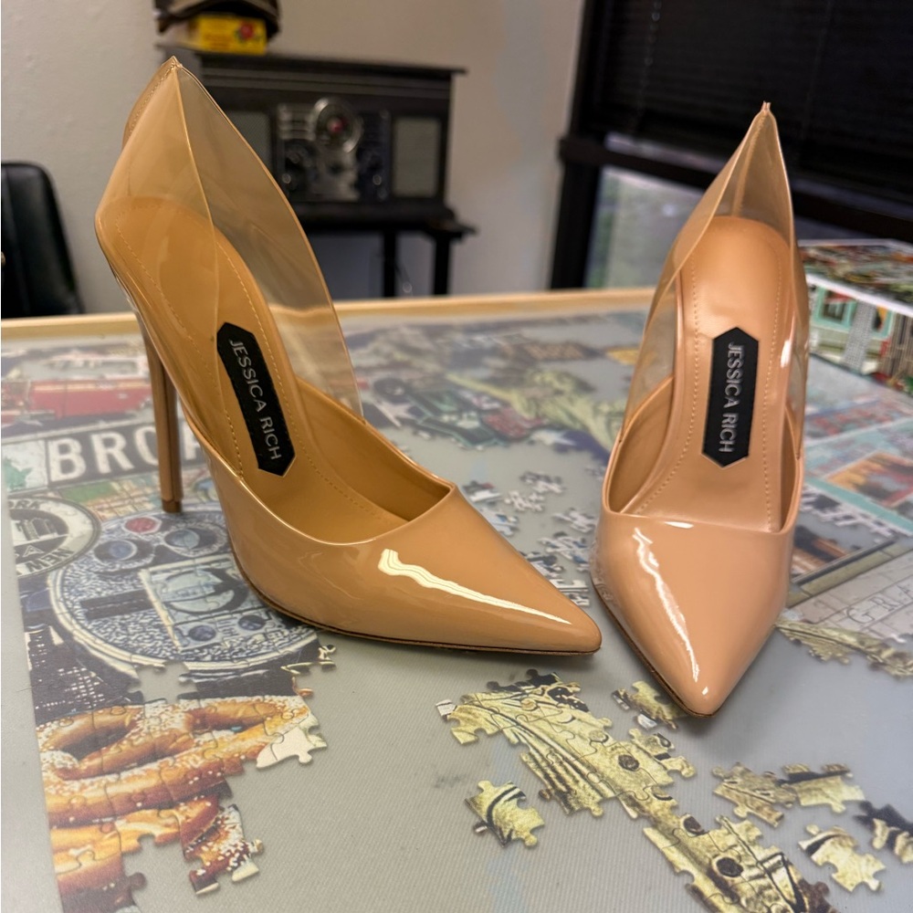 Jessica Tan Pointed-Toe Heels for Formal Elegance
